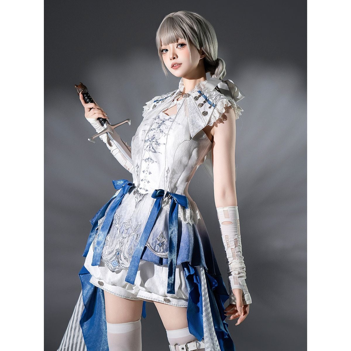 Elegant Sleeveless Blue Prince Ensemble