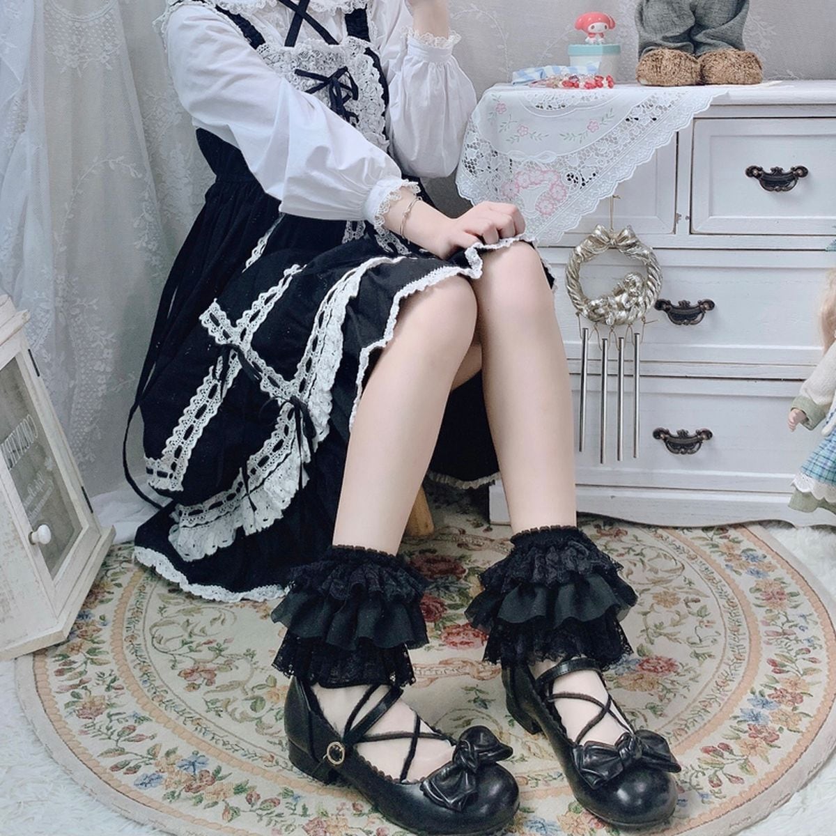 Gothic Ruffle Cuff Ankle Socks