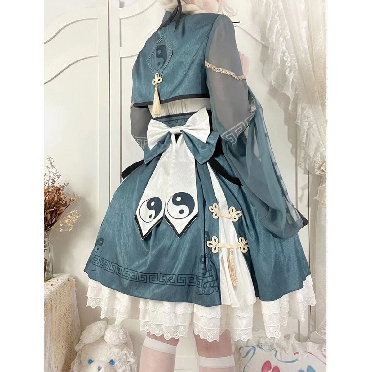 Elegant Eastern Fantasy Outfit